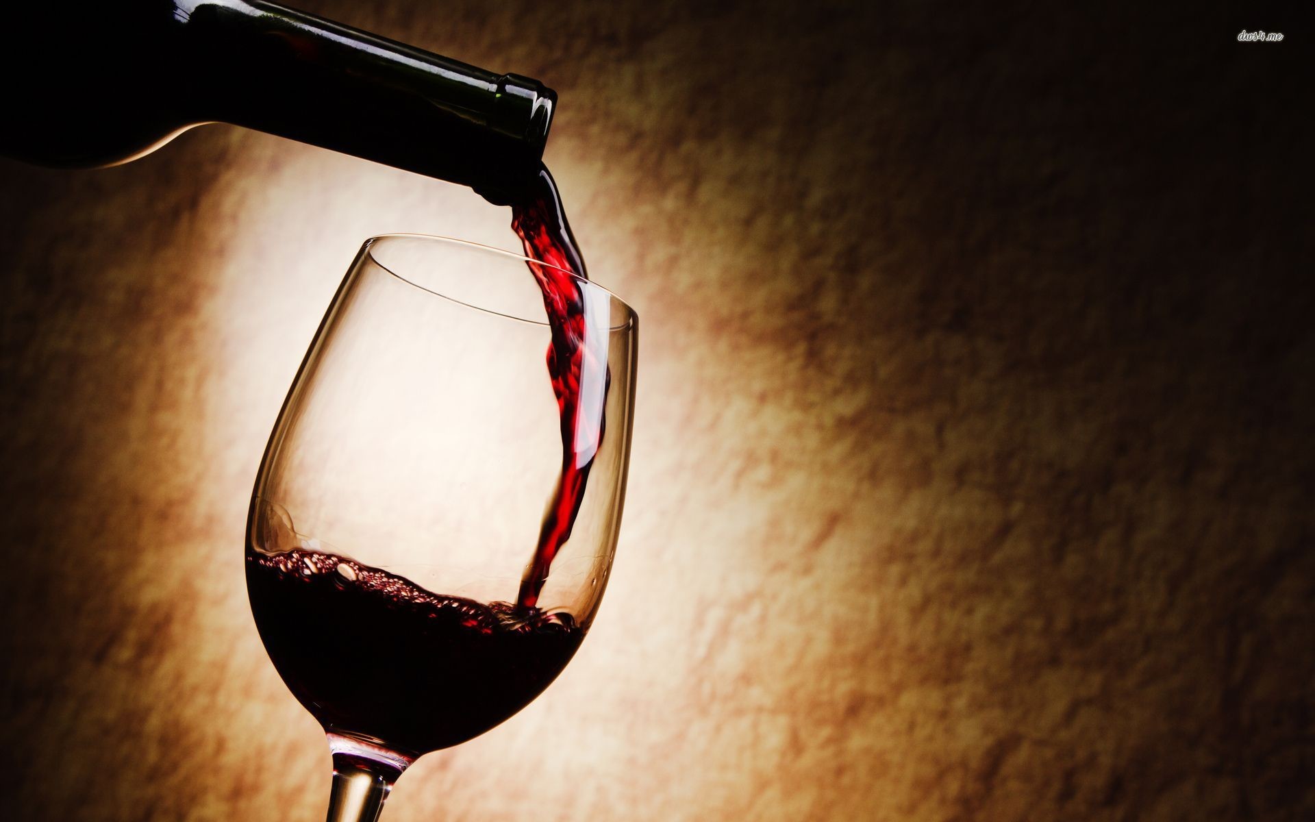 Vino rosso, Versare, Calice, Bottiglia, Sfondo beige, Full HD, wallpaper per portatile