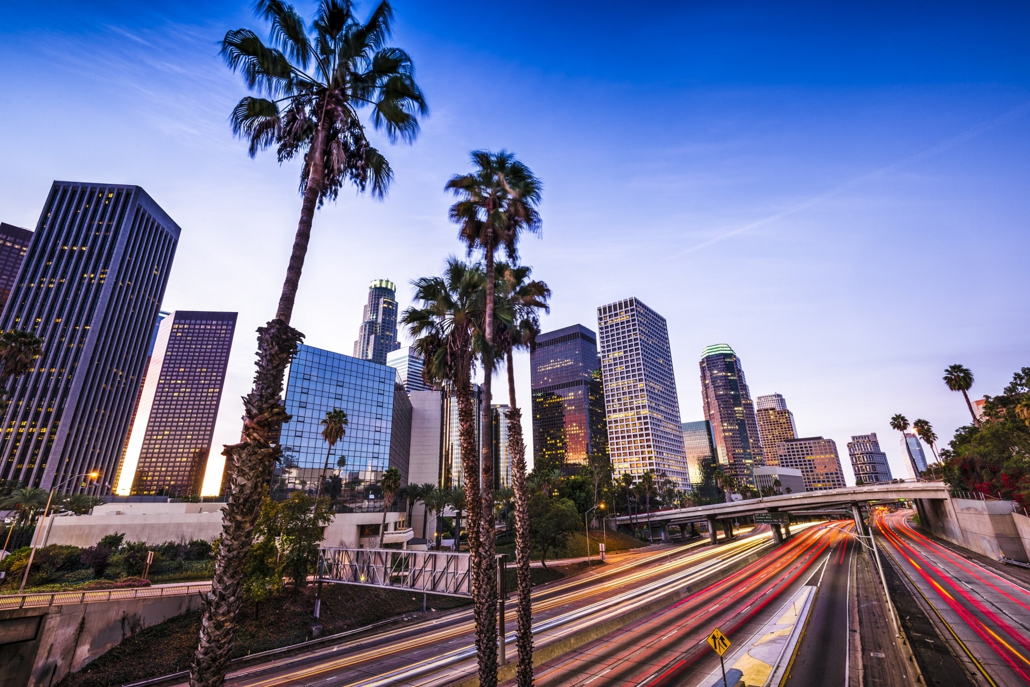 Downtown Los Angeles, Harbor Freeway, Palme, Grattacieli, Scie luminose, sfondo Full HD per portatile