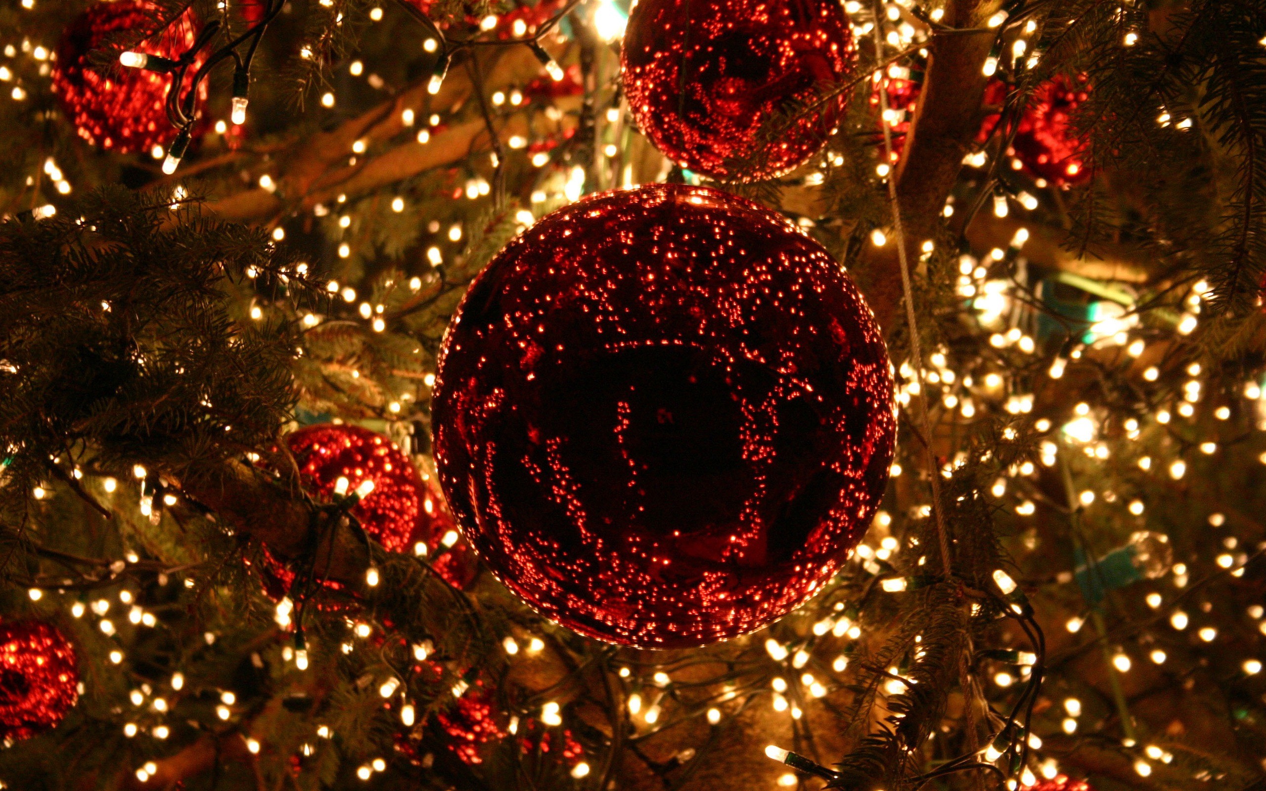 Pallina di Natale, Luci, Albero di Natale, Primo piano, 2K, sfondo desktop