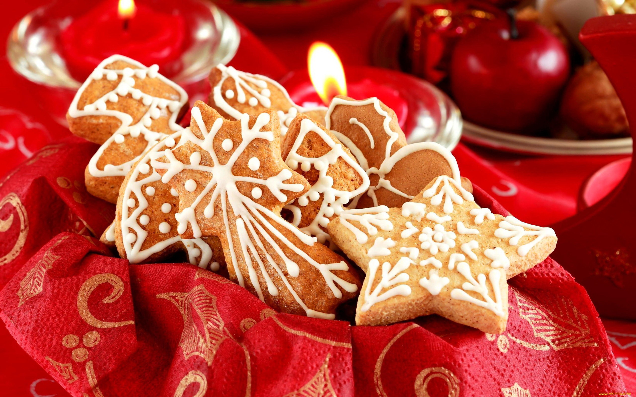 Biscotti di pan di zenzero, Natale, Glassa, Candele, 2K, sfondo per PC