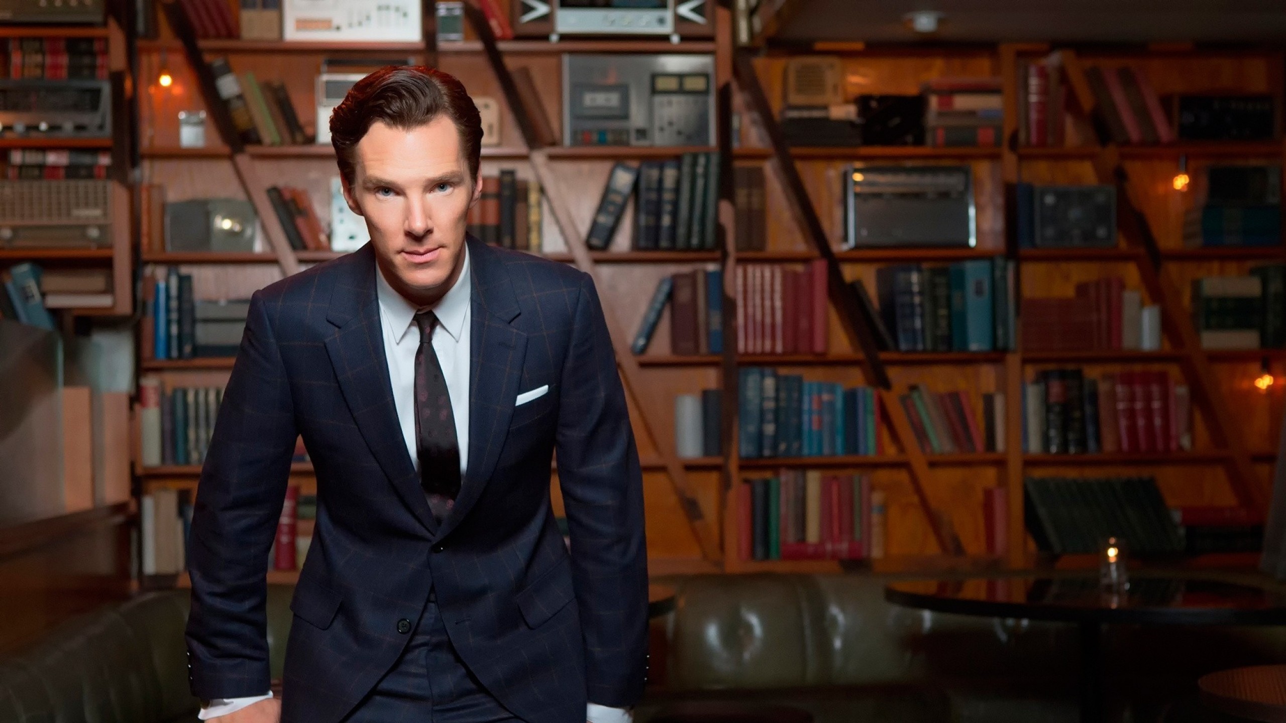 Benedict Cumberbatch, Abito, Libreria, Ritratto, 16:9 2K, sfondo widescreen