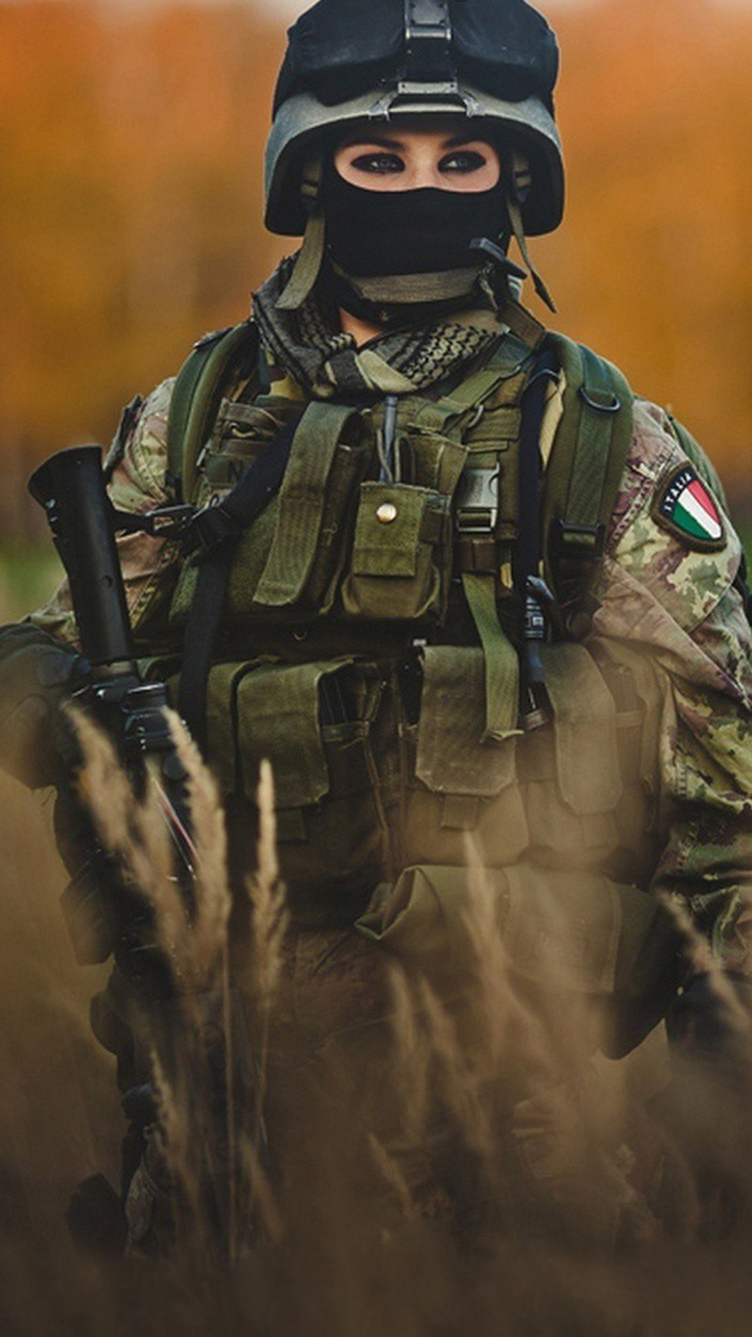 Soldatessa, Mimetica, Elmetto, Esercito italiano, Full HD, schermata di blocco del cellulare