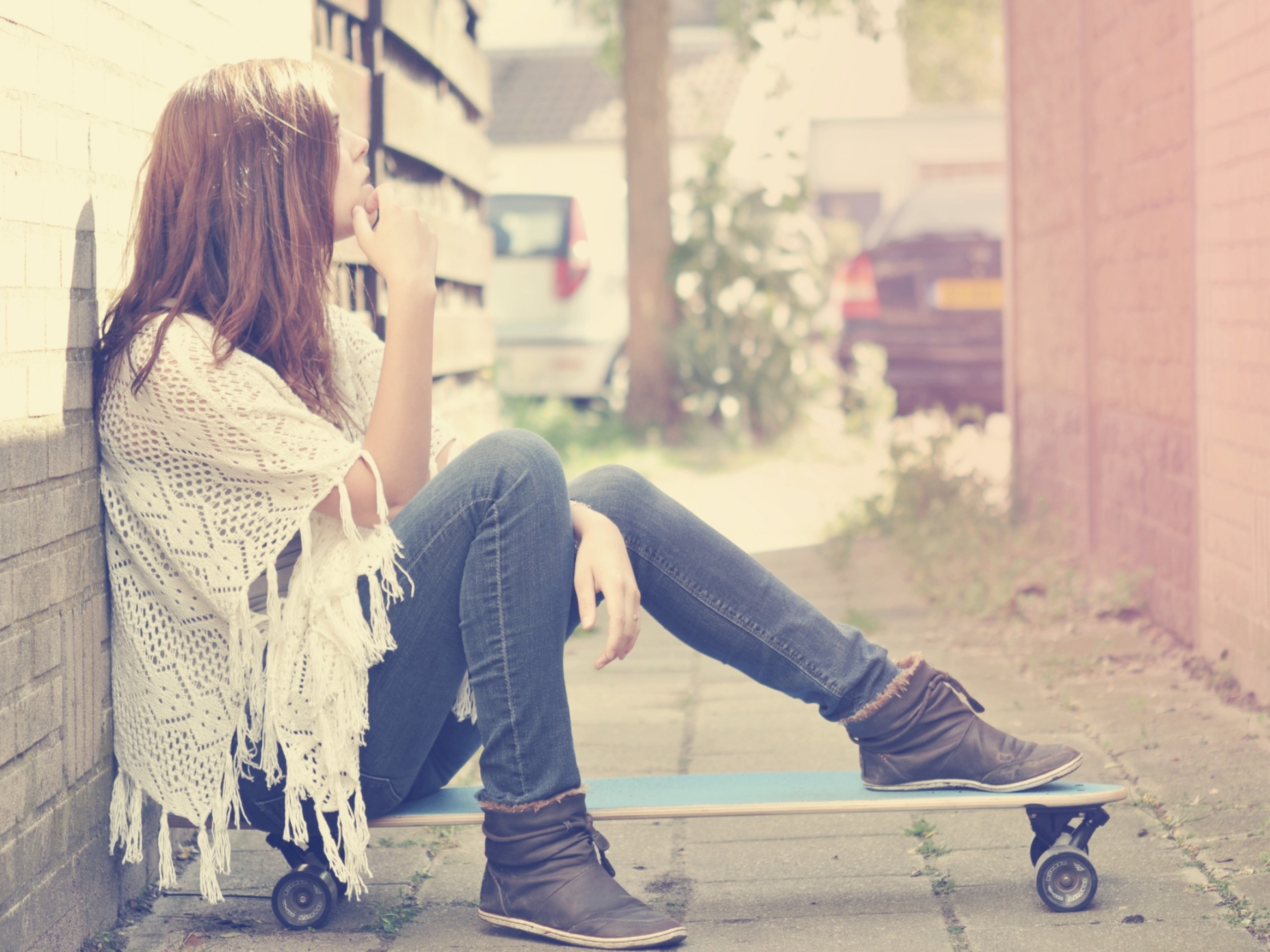 Longboard, Ragazza, Vicolo, Toni pastello, 2K, sfondo per iPad e tablet
