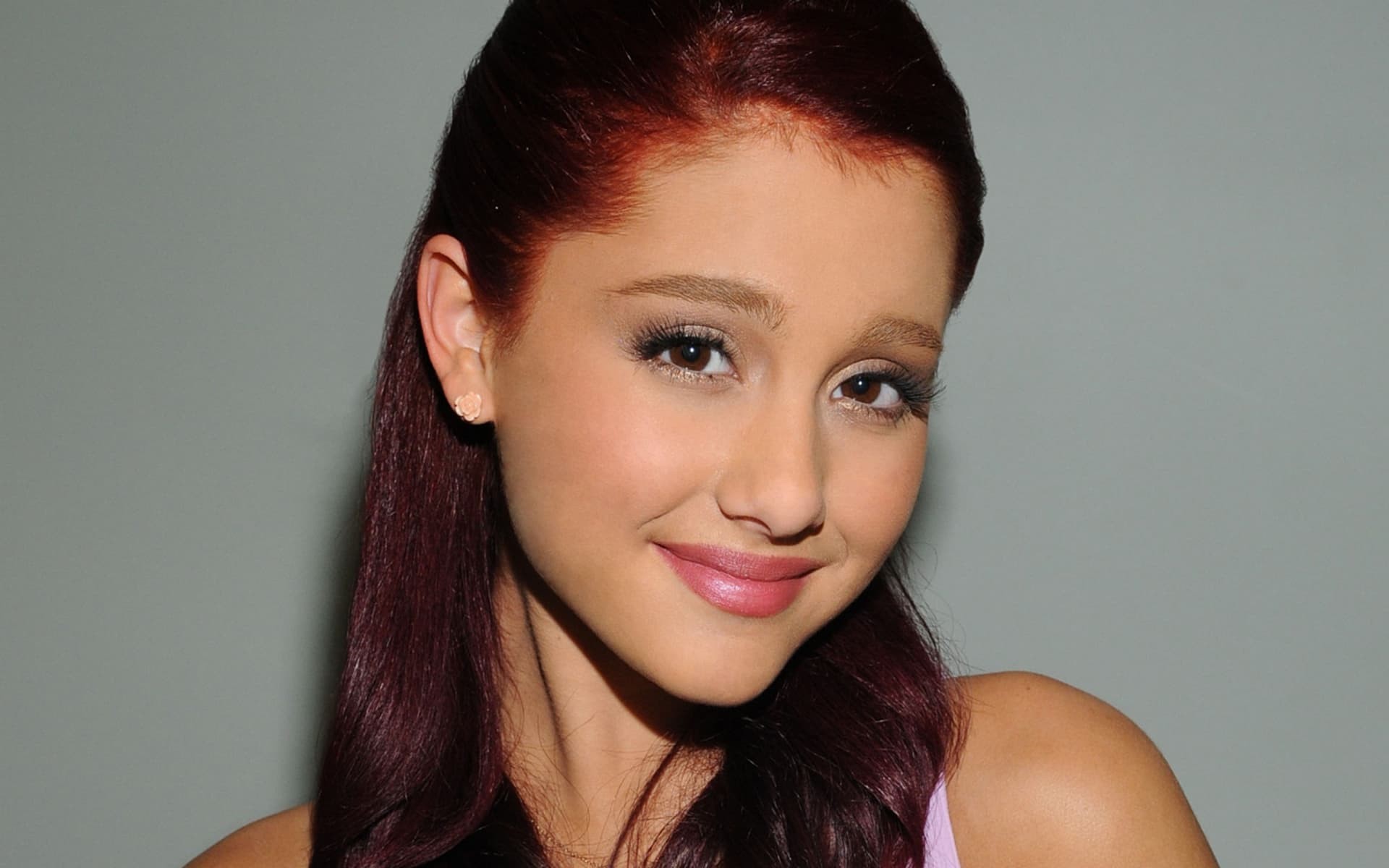 Ariana Grande, Capelli rossi, Sorriso, Primo piano, 1920x1200, immagine di sfondo