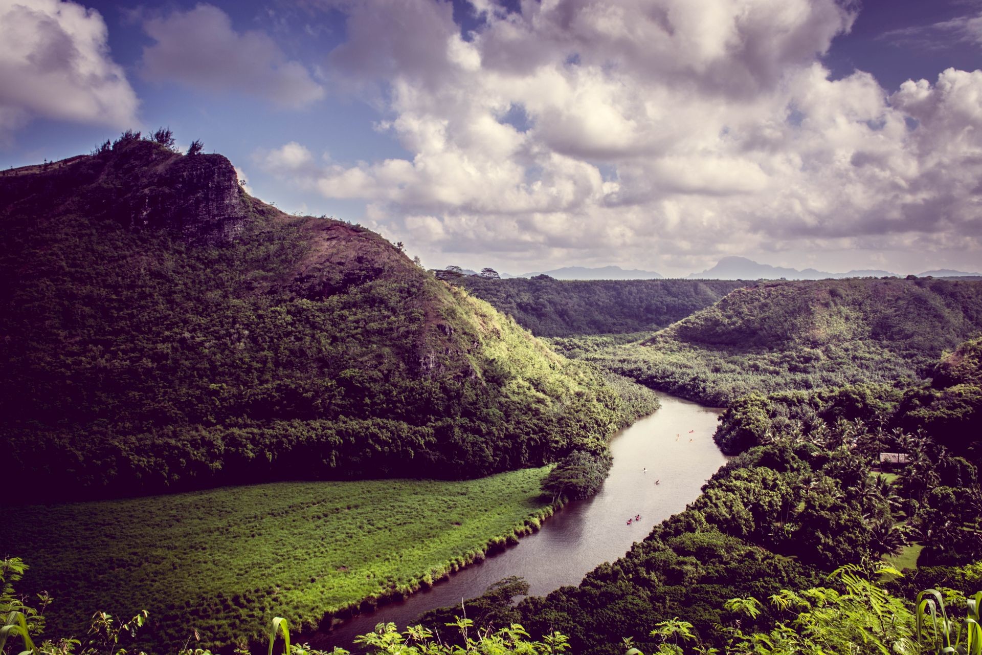 Fiume, Valle, Foresta, Cielo nuvoloso, Full HD, sfondo Windows 11