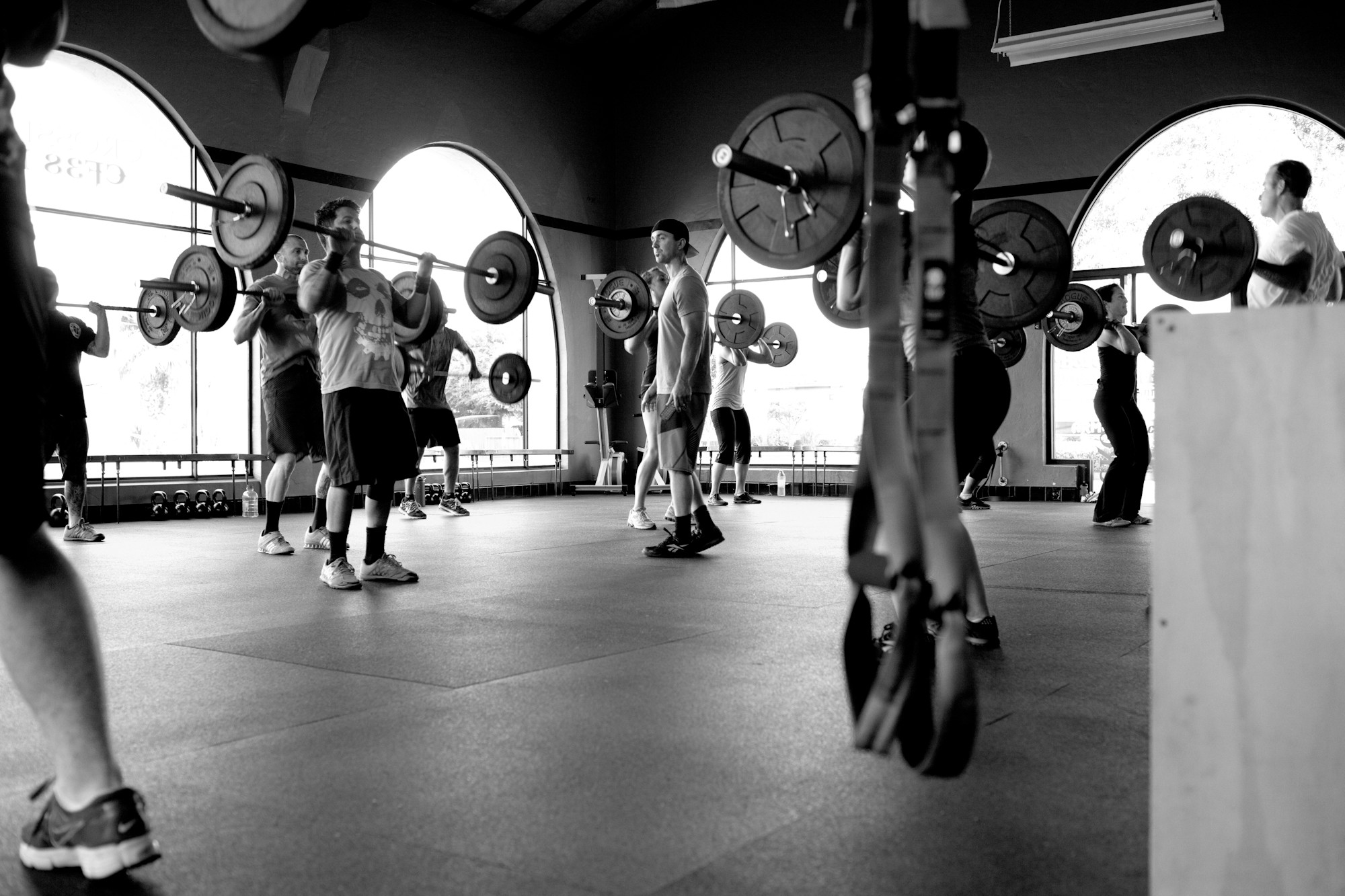Box CrossFit, Allenamento di gruppo, Bilancieri, Bianco e nero, Full HD, sfondo per portatile
