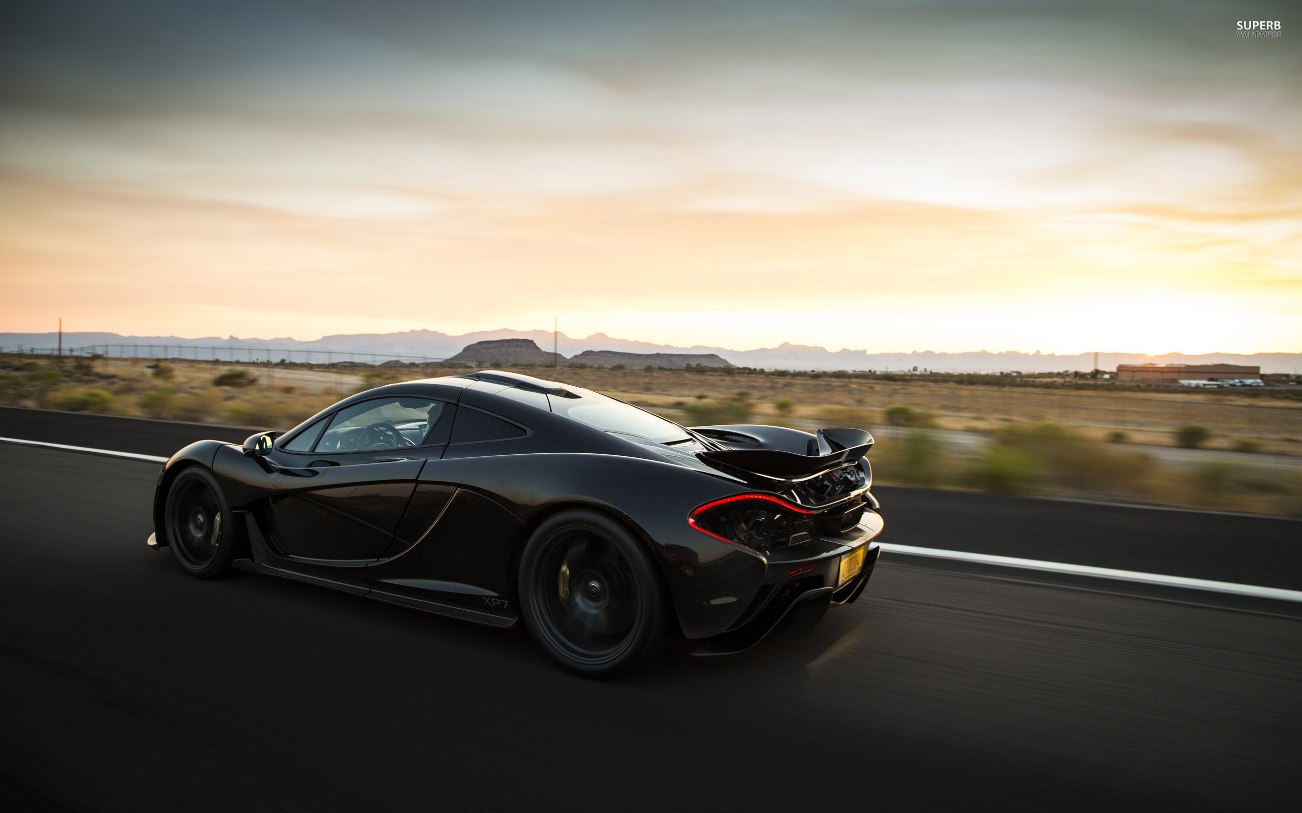 McLaren P1, Nero, Tramonto, Strada, 2K, sfondo Windows 11
