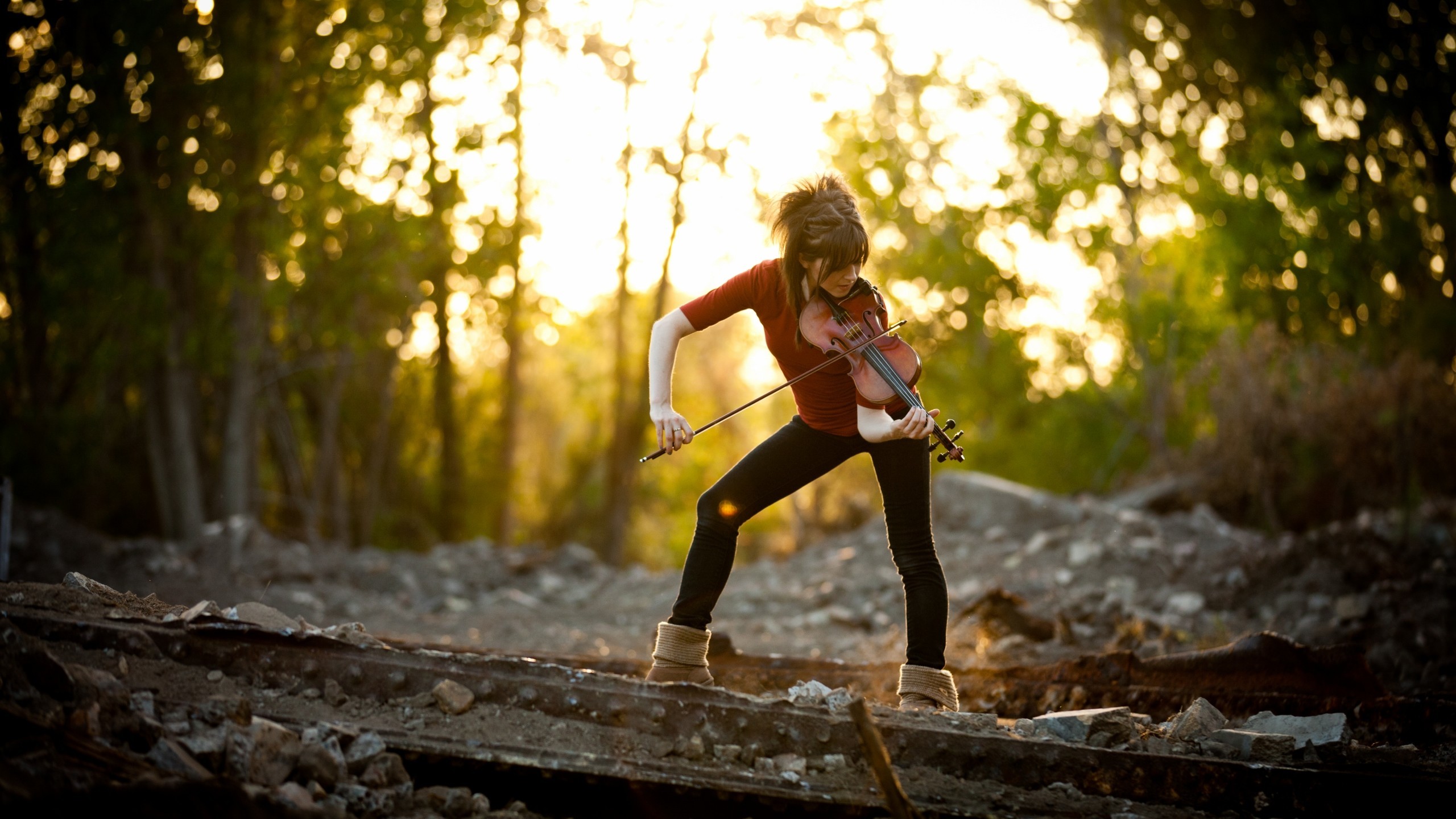 Lindsey Stirling, Violino, Tramonto, Bosco, 2K, sfondo per PC e portatile