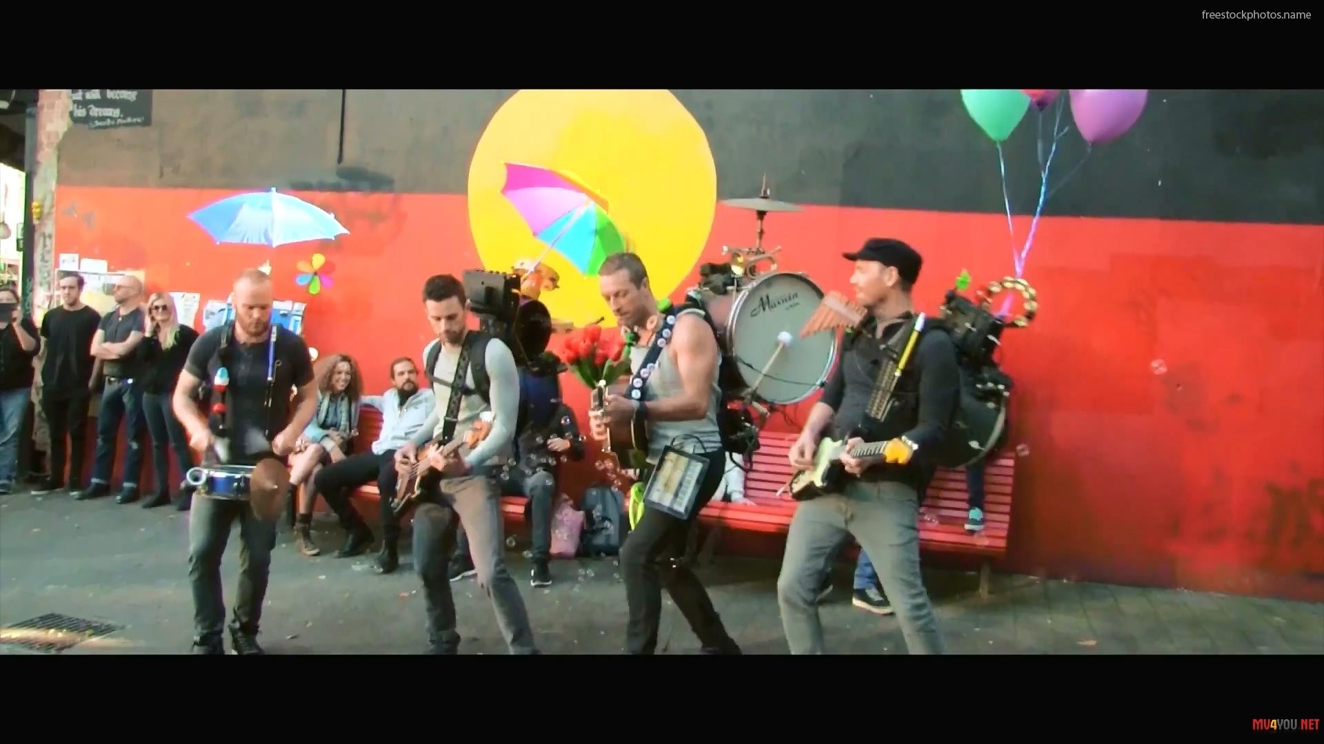 Every Teardrop Is a Waterfall, Coldplay, Strada, Palloncini, Videoclip, sfondo 16:9 Full HD