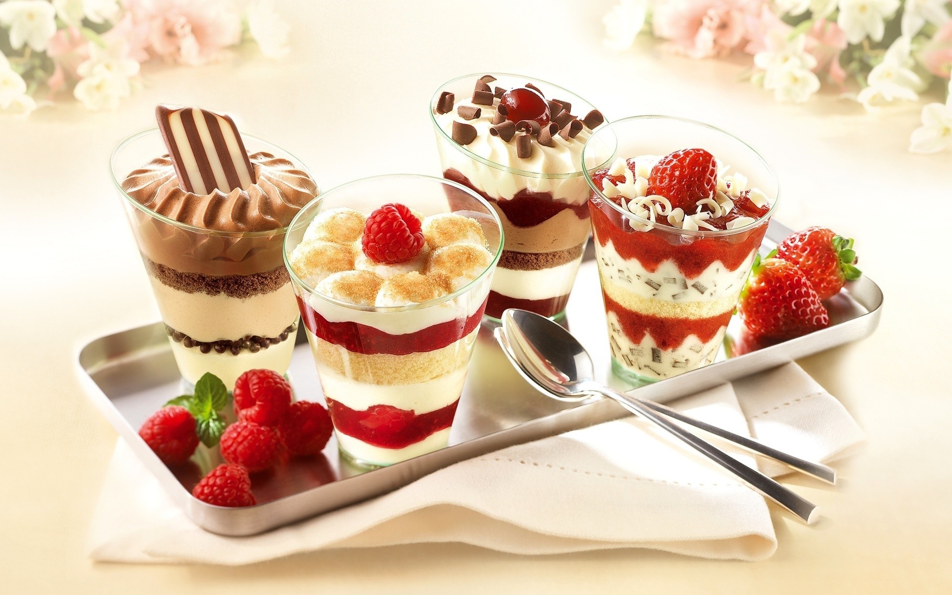 Coppe di dessert, Lamponi, Fragole, Panna, Full HD, sfondo desktop