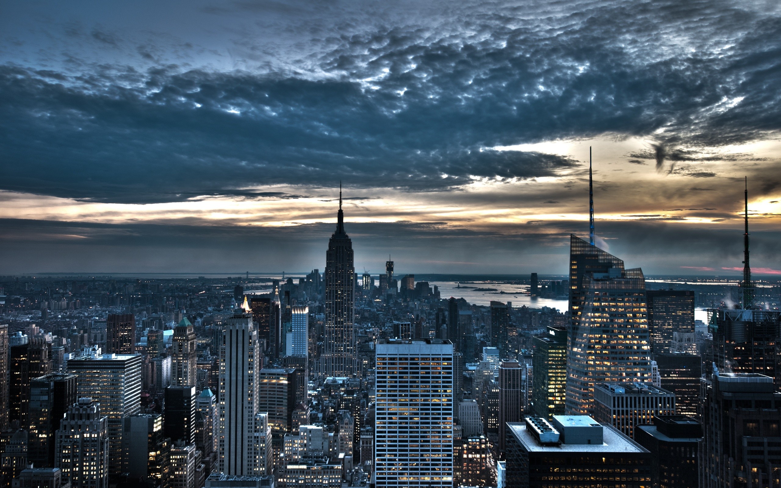 Empire State Building, New York, Manhattan, Skyline, Nuvole, 2K 1600p, sfondo desktop