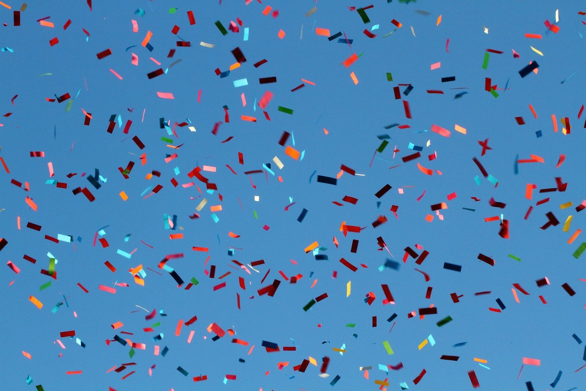 Coriandoli, Cielo azzurro, Festa, Colori, Full HD, sfondo Windows 11