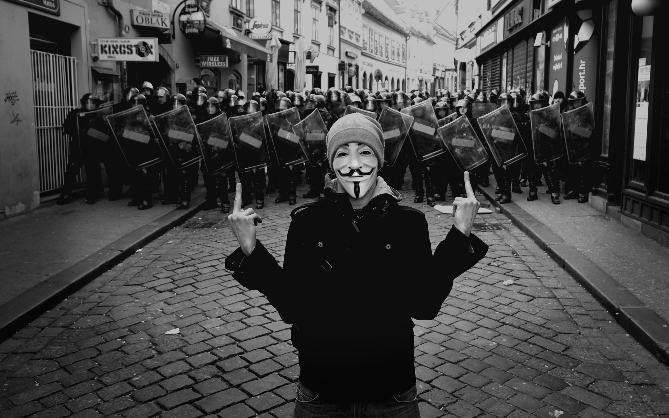 Anonymous, Maschera di Guy Fawkes, Polizia, Bianco e nero, 2K, sfondo desktop