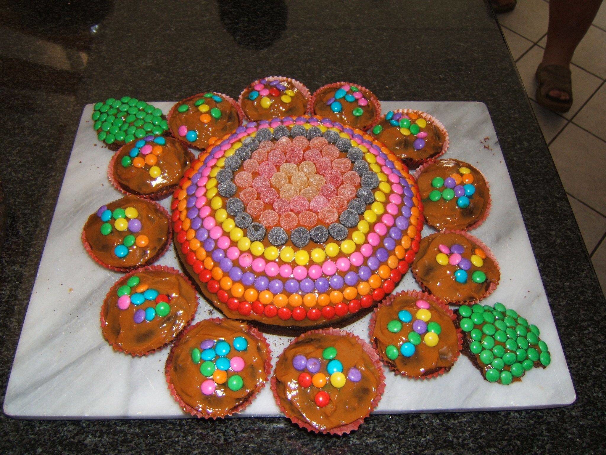 Torta di compleanno, Muffin, Confetti colorati, Smarties, Full HD, schermata di blocco iPad