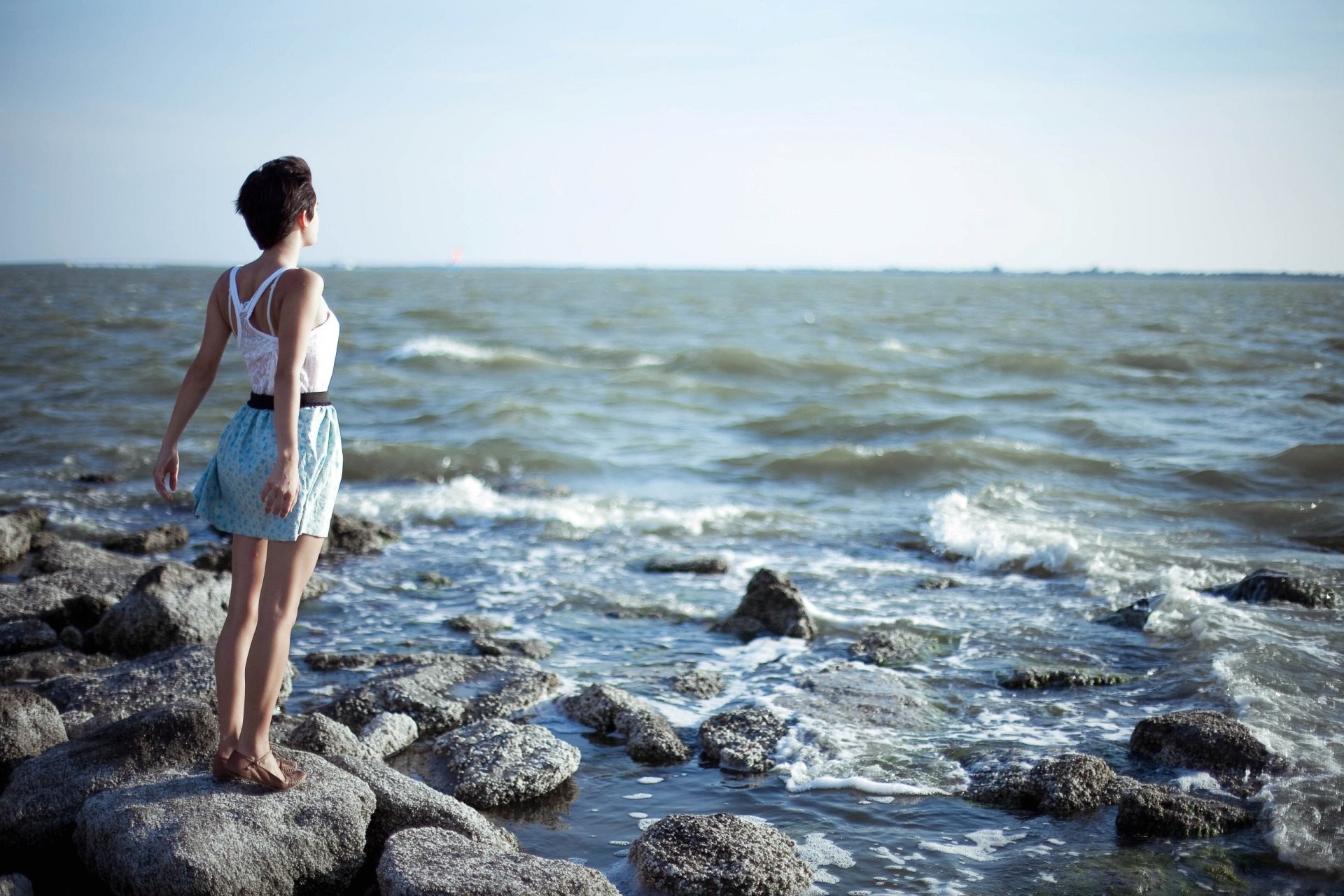 Ragazza, Scogli, Mare, Onde, Libertà, Full HD, sfondo per PC