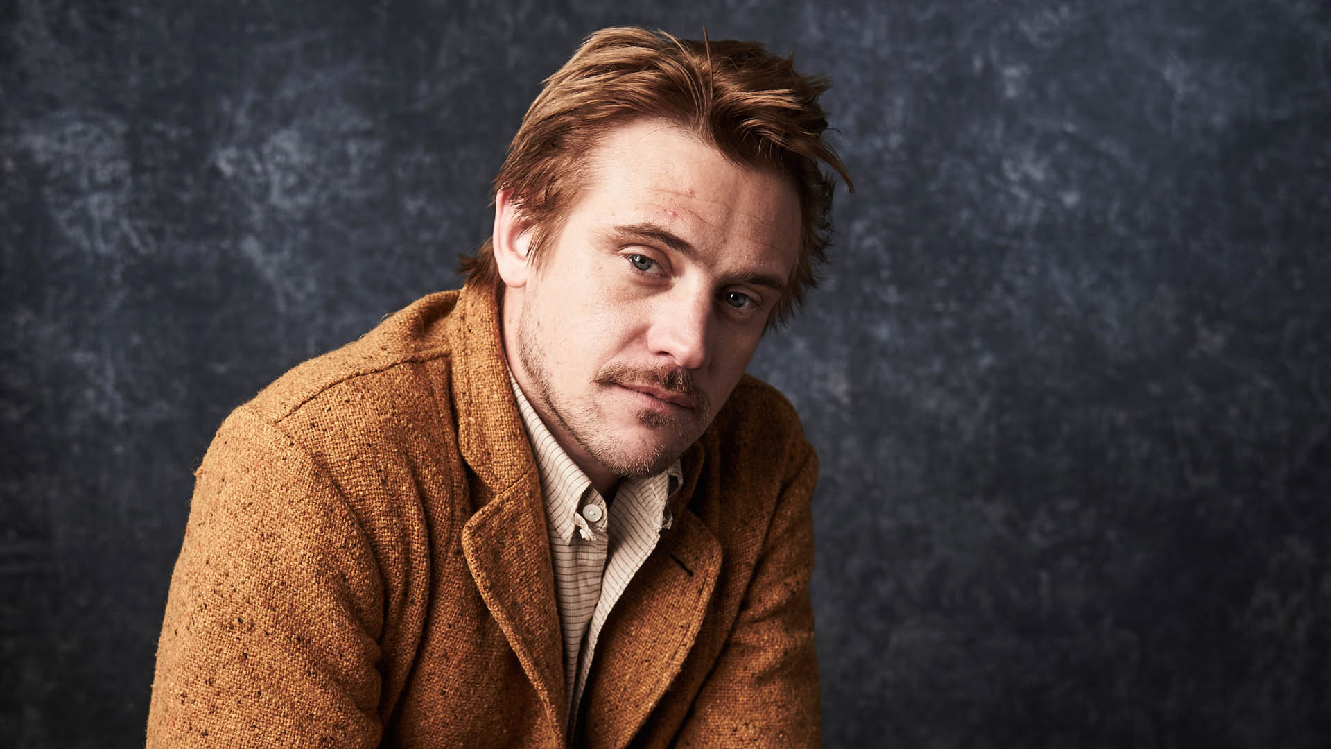 Boyd Holbrook, Steve Murphy, Narcos, Ritratto, Giacca marrone, Full HD, sfondo desktop