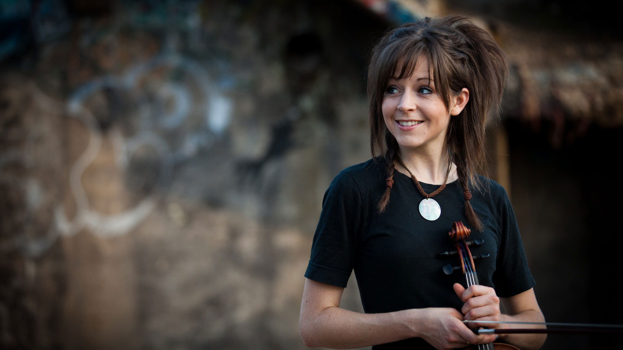 Lindsey Stirling, Violino, Sorriso, Sfocato, Full HD, wallpaper desktop