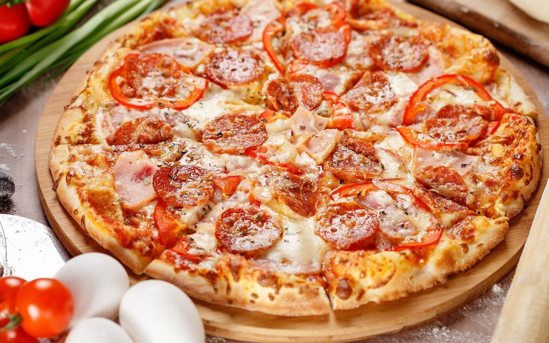 Pizza al salame piccante, Pepperoni, Peperoni, Tagliere, 1920x1200, sfondo MacBook Pro