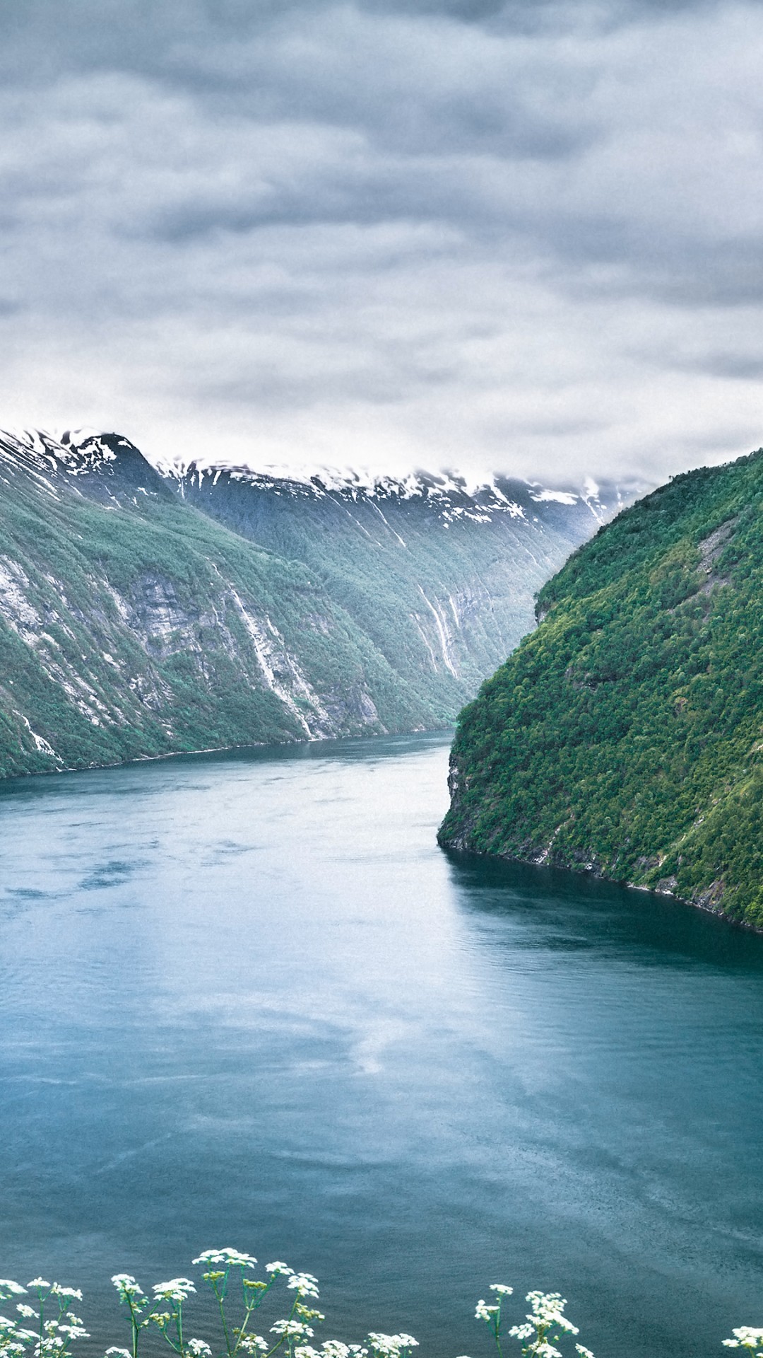 Geirangerfjord, Norvegia, Fiordo, Montagne, sfondo iPhone verticale