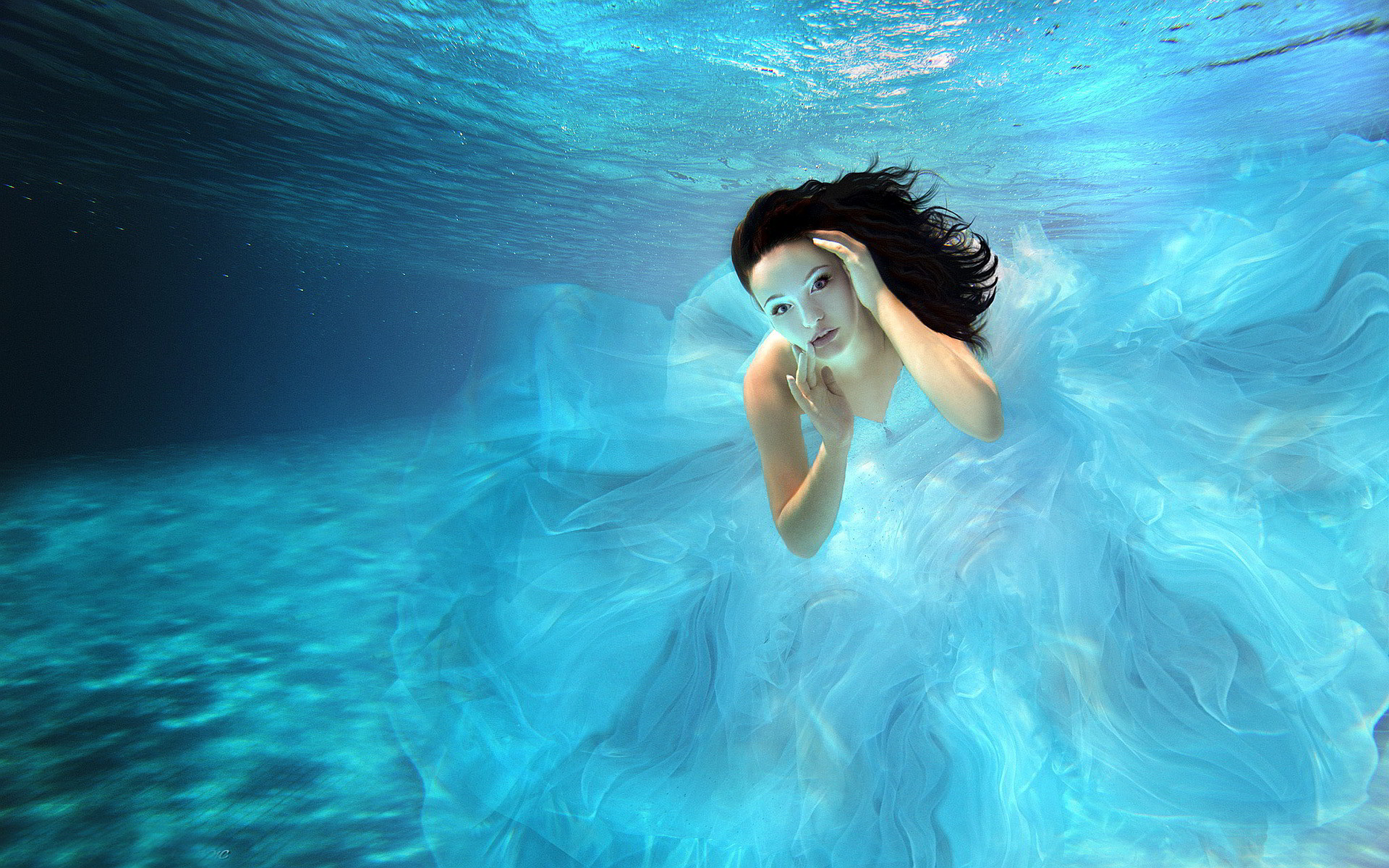 Donna, Abito bianco, Fotografia subacquea, Azzurro, Full HD, sfondo Windows 11