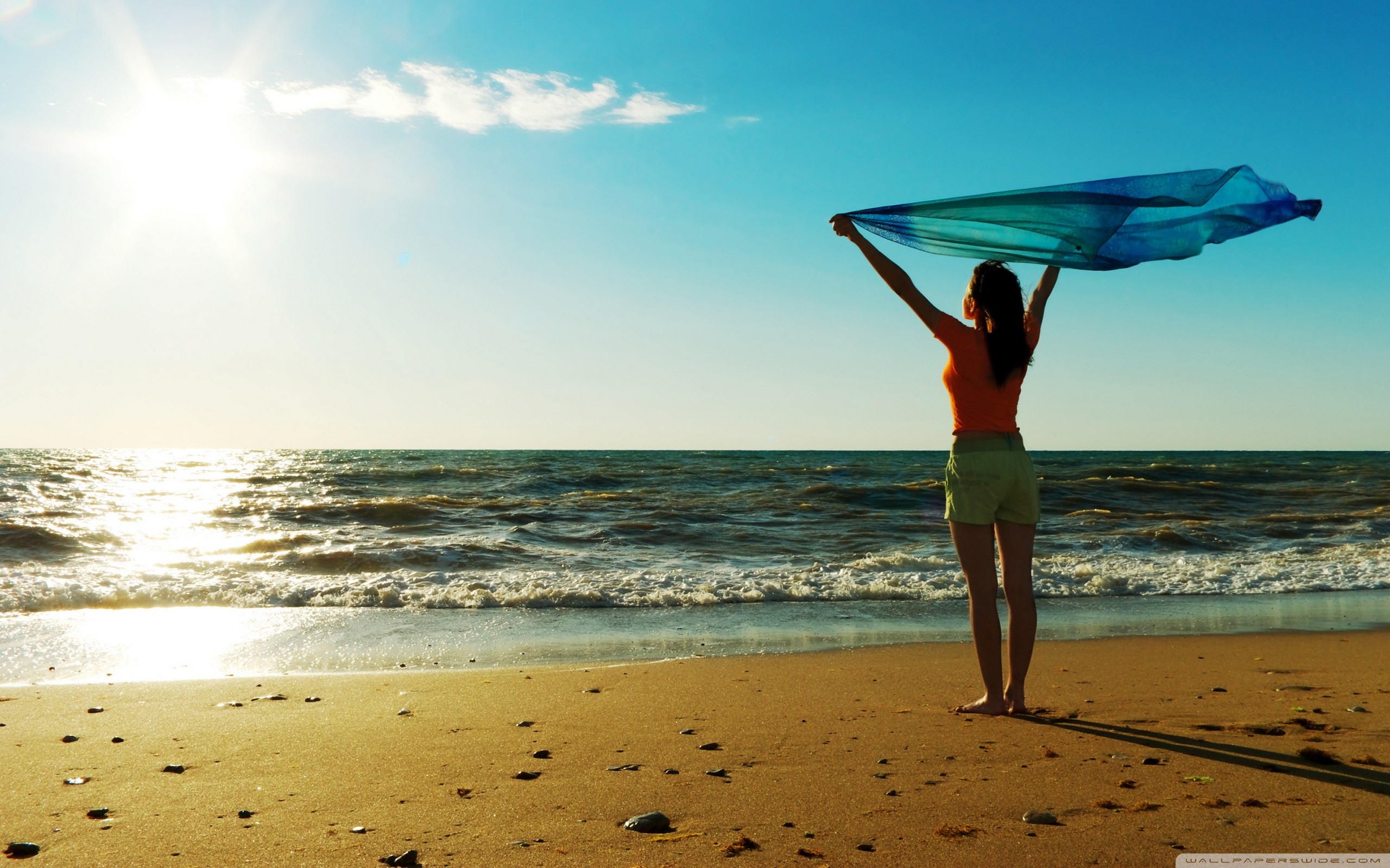 Donna, Spiaggia, Velo al vento, Mare, Sole, Estate, 2K 1600p, sfondo desktop