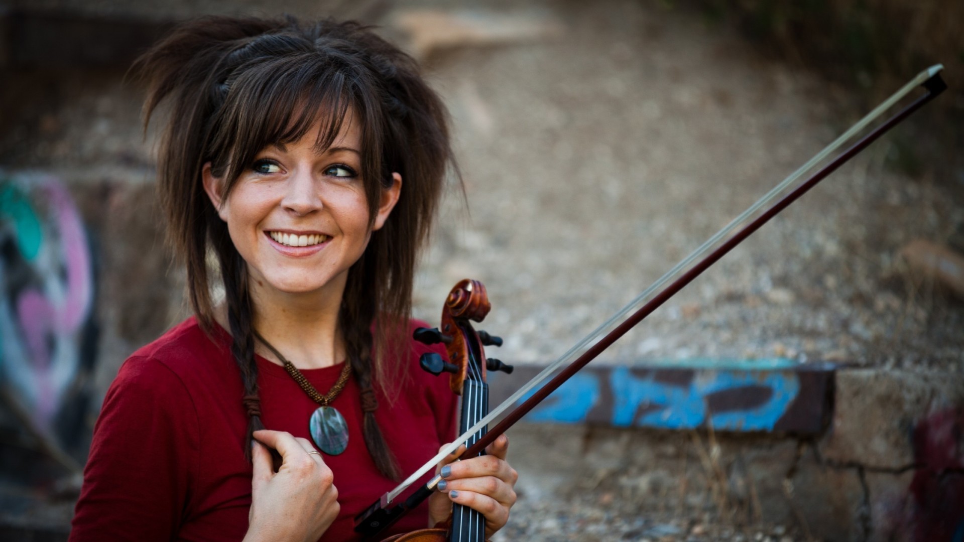 Lindsey Stirling, Violino, Sorriso, Ritratto, 1920x1080, sfondo per PC